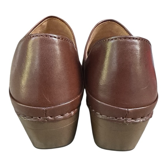 Dansko Brown Leather Clogs with flowers New in box item 9821-457800 Size 40 - Picture 2 of 5